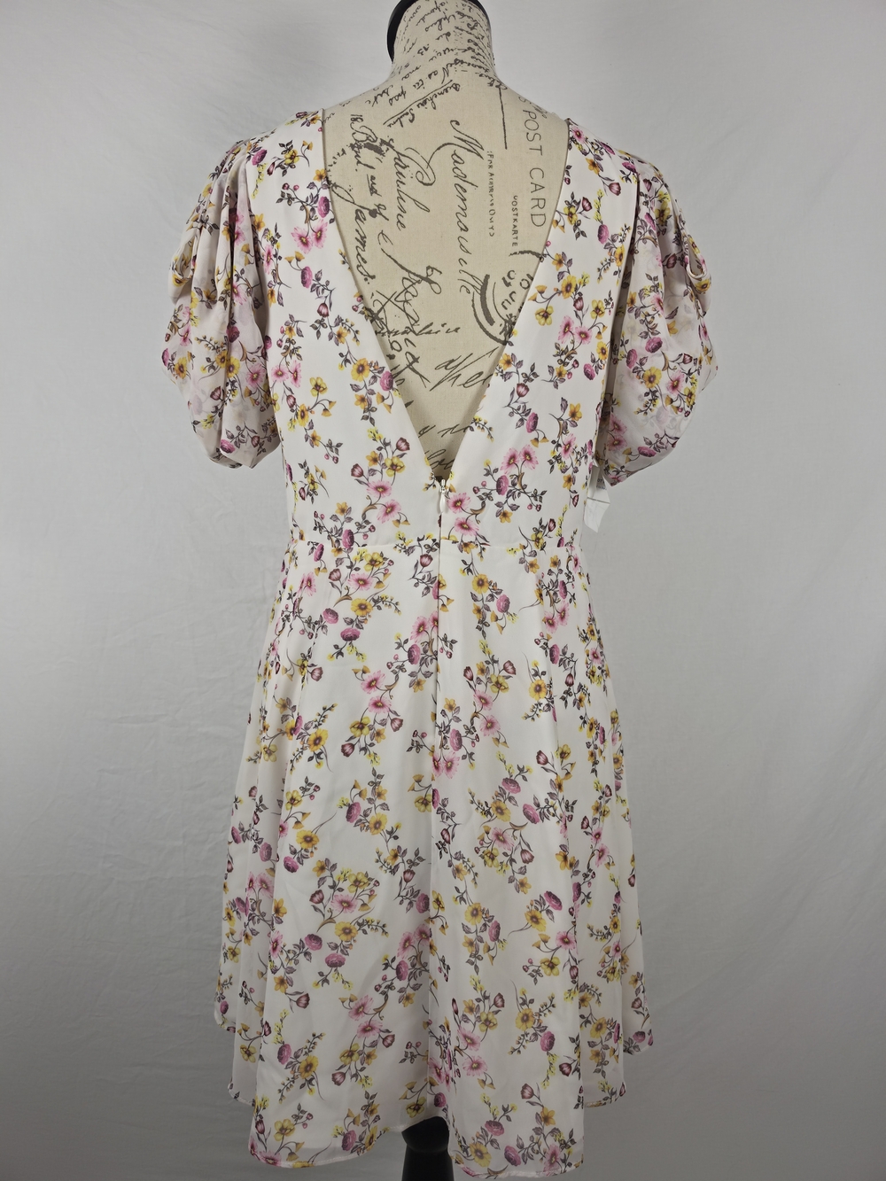 NWT Fame & Partners Ivory Floral V-Neck Puff Sleeve Dress - Size 10 - Picture 3 of 8
